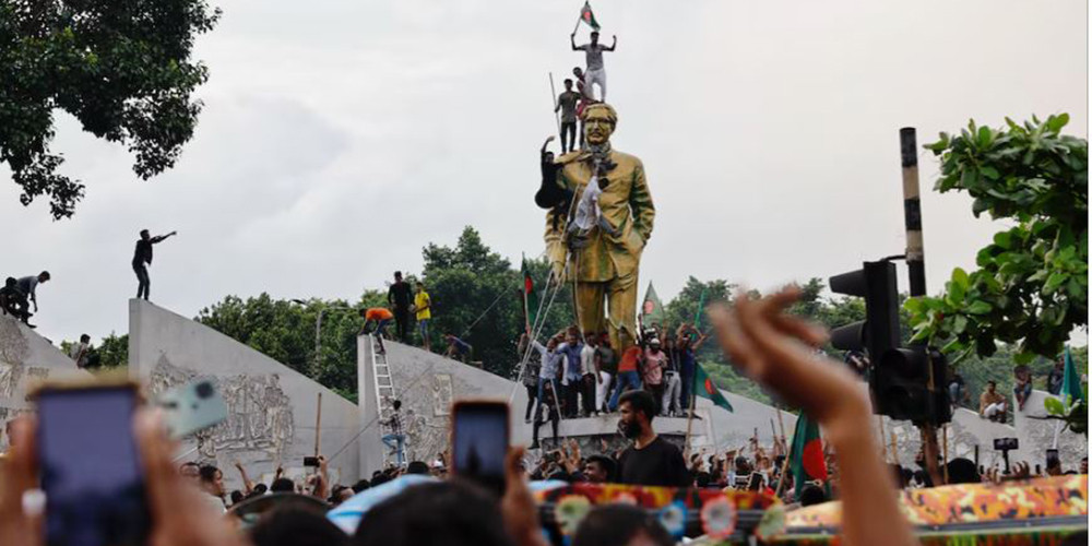 बङ्गलादेशी प्रधानमन्त्रीपछि राष्ट्रपति लखेट्दैछन् 
